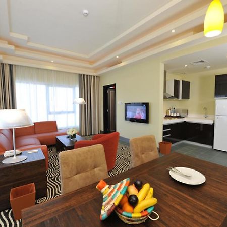 Al Raya Suites Hotel Manáma Szoba fotó