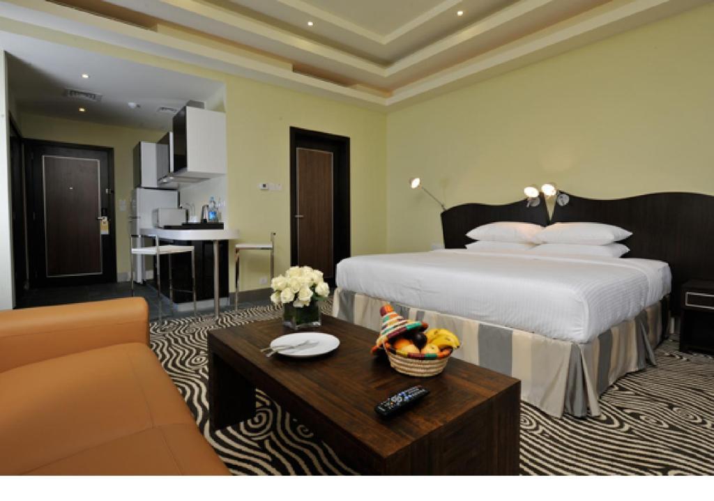 Al Raya Suites Hotel Manáma Szoba fotó