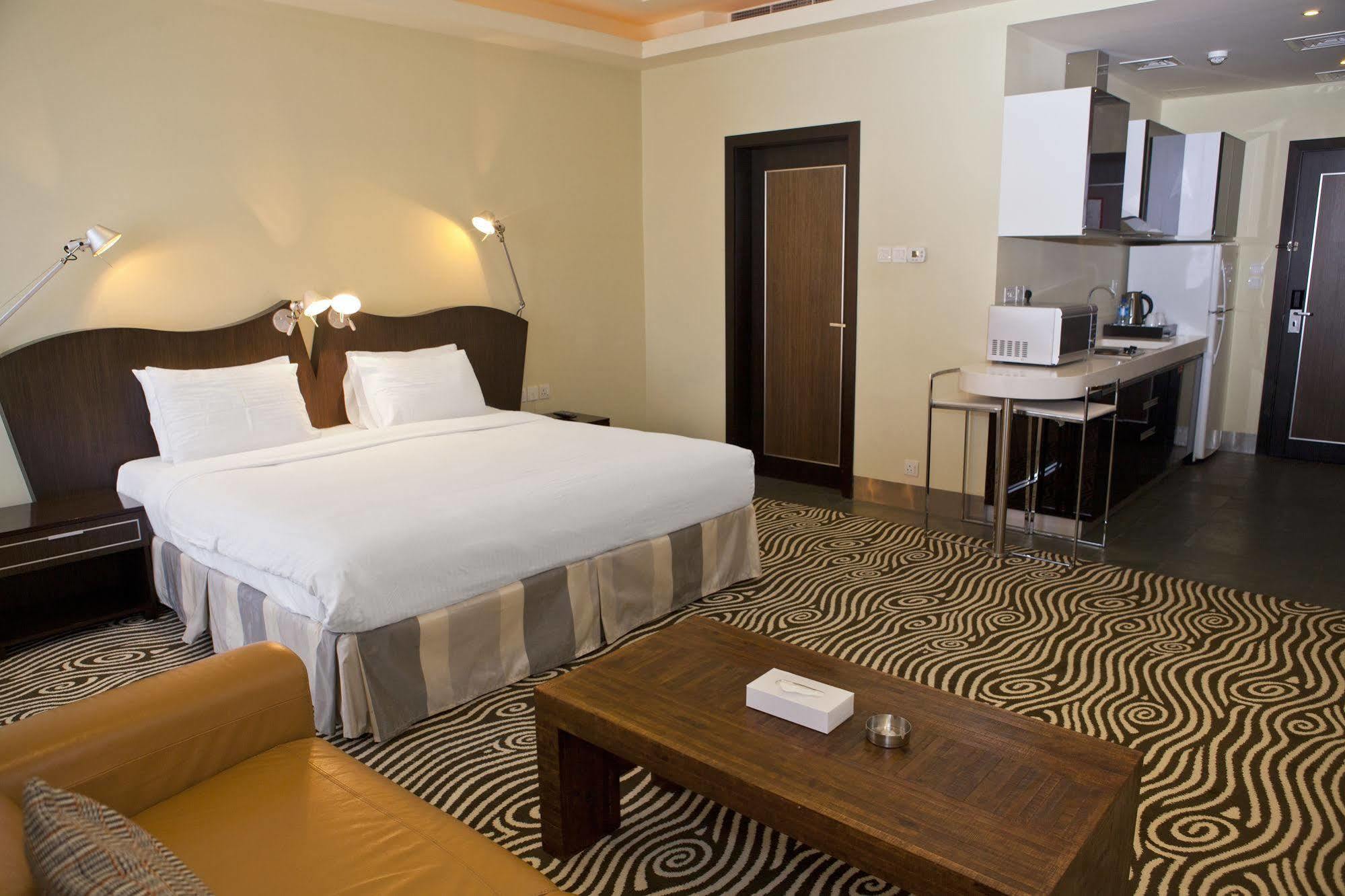 Al Raya Suites Hotel Manáma Kültér fotó