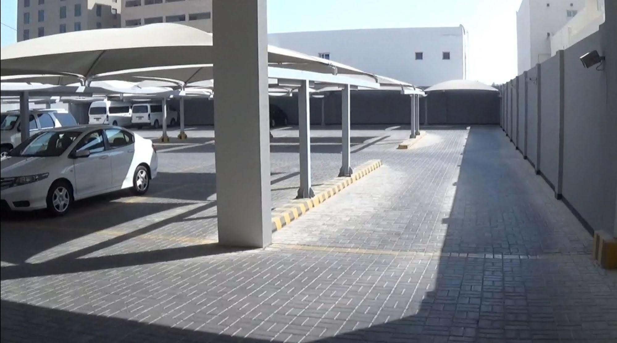 Al Raya Suites Hotel Manáma Kültér fotó